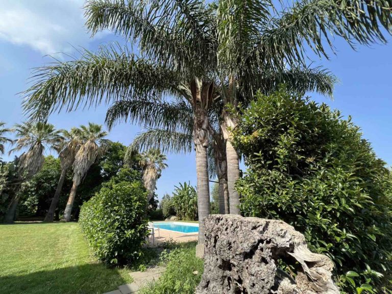 sicily-retreat-villa-pool-nature